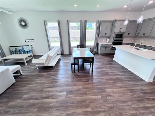 Photo - 3211 Midnight Dr