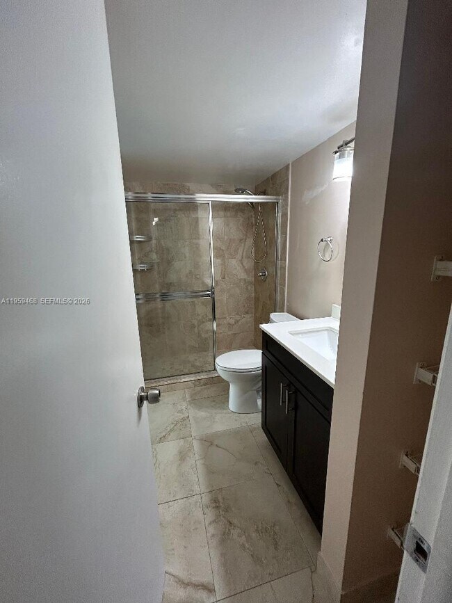 Photo - 11780 SW 18th St Unidad 202-2