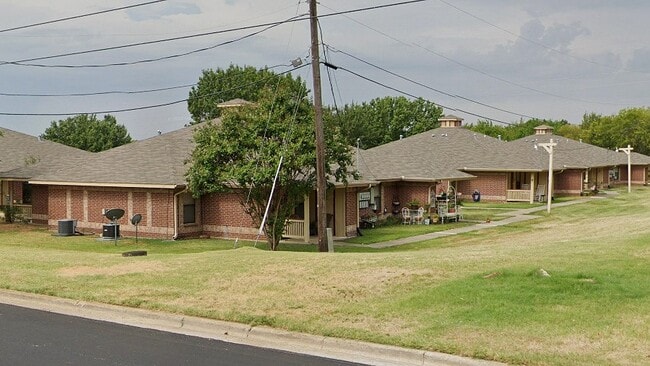 Photo - 1000 League St S