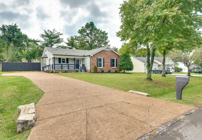 Photo - 520 Riverview Dr