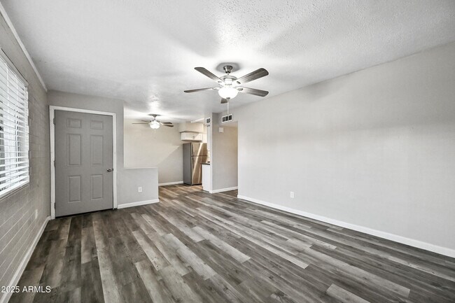 Photo - 1518 W Colter St Unidad 30