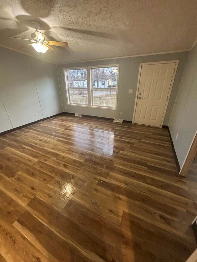 Building Photo - The perfect 3 bedroom 2 bathroom Home