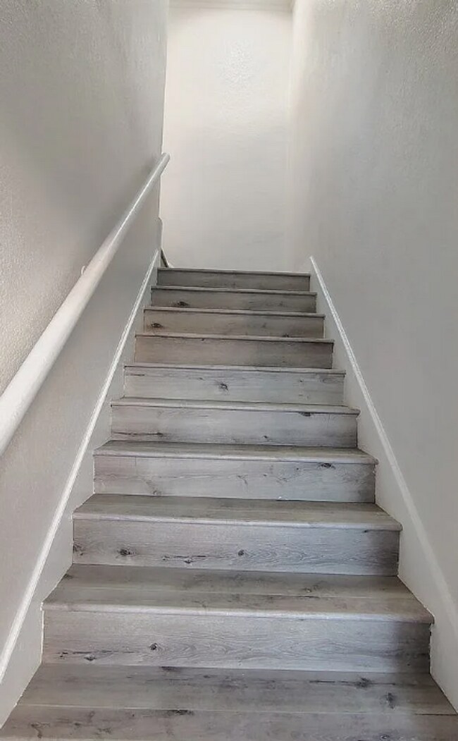 1565 S Hobart