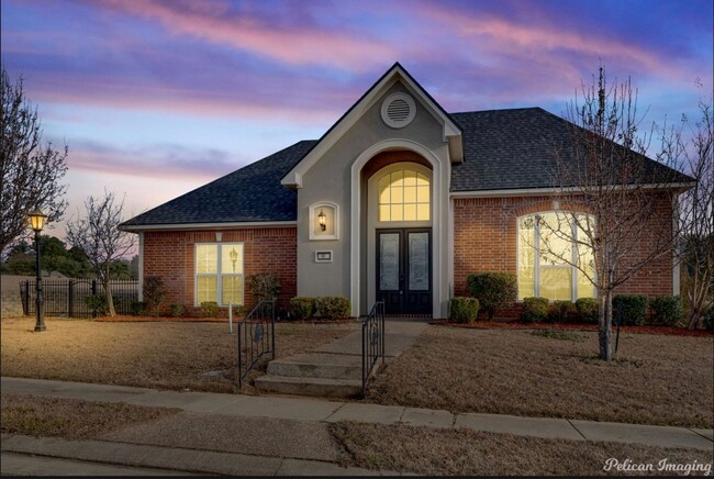 Ready in Olde Oaks! - Ready in Olde Oaks! House