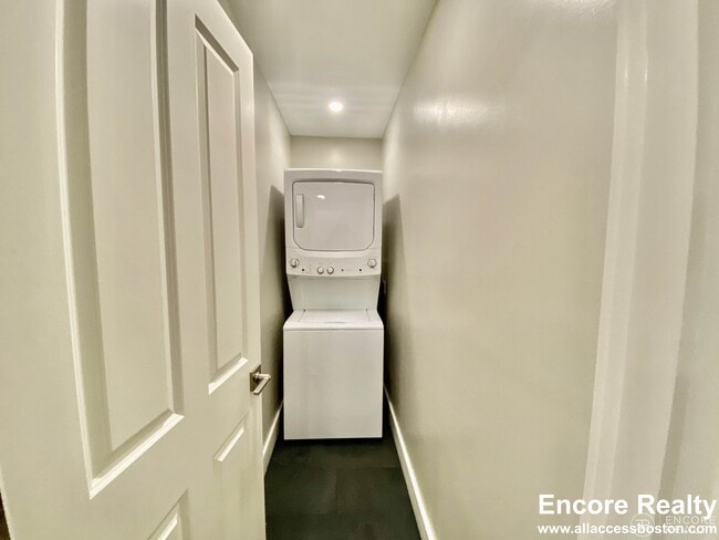 Photo - 33 Portsmouth St Unit 1L