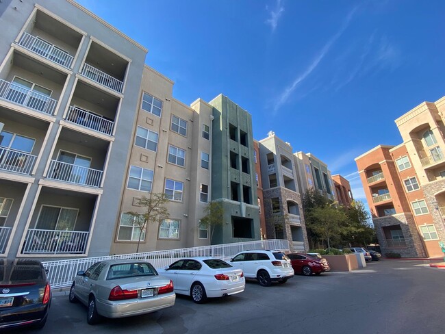 Building Photo - 32 E Serene Ave Unit 217 Rental