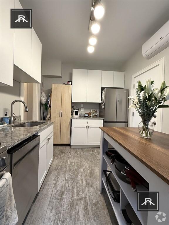 Building Photo - 2 bedroom in Brighton MA 02135 Unit 202 Rental