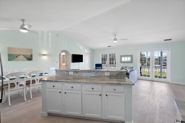 Photo - 670 Hernando St Unit A