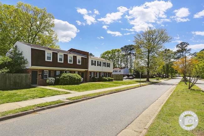 Hickory Point Townhomes - Hickory Point Townhomes