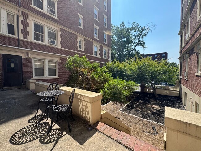 1450 Beacon St Unidad 402