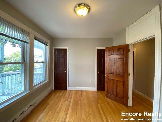 Photo - 350 Allston St Unidad 3