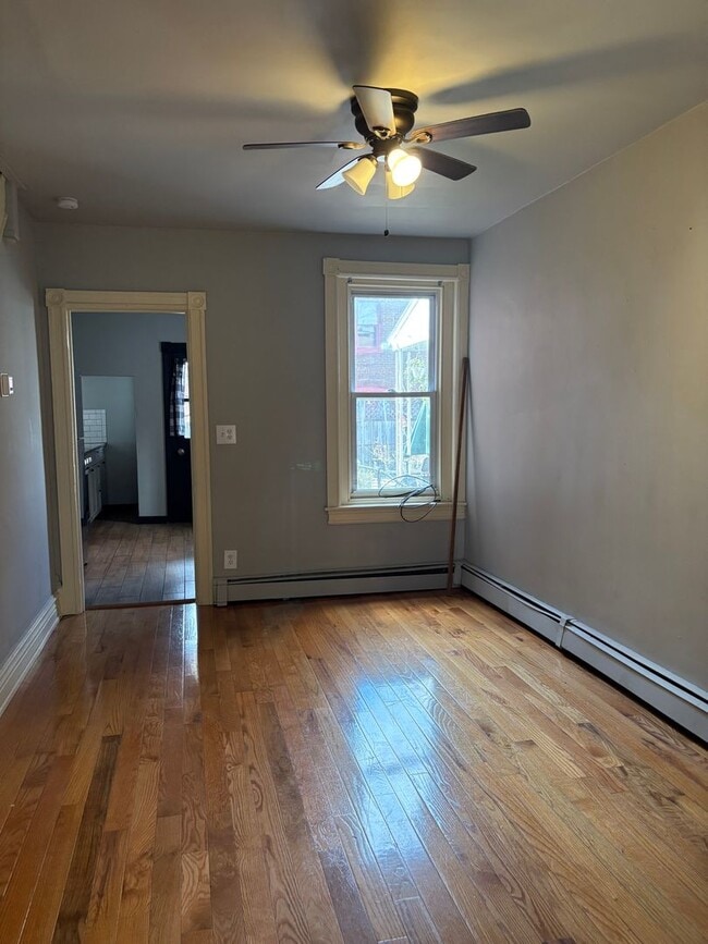 Photo - 948 W Maple St