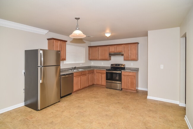 Photo - 134 Whitestone Dr NE