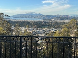 Building Photo - 467 Crestmont Dr