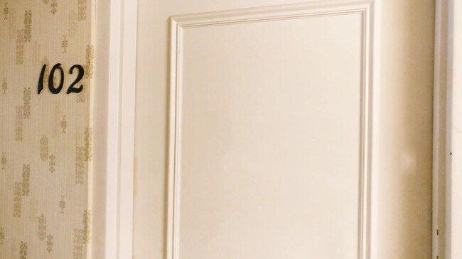 Building Photo - 3044 Sandwich St. Unit 102