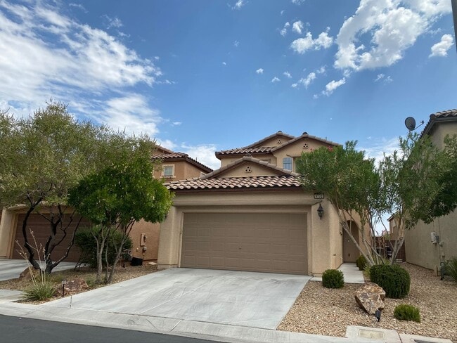 Building Photo - 3 Primary Bedrooms + Loft in Mountain's Ed...