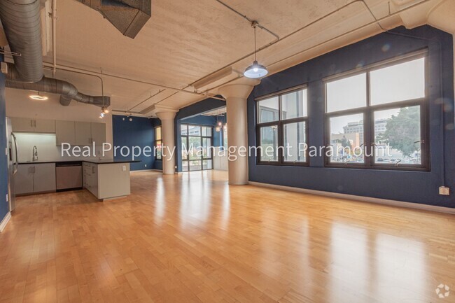 Building Photo - Beautiful Apartment in Downtown Los Angeles! Unit 202