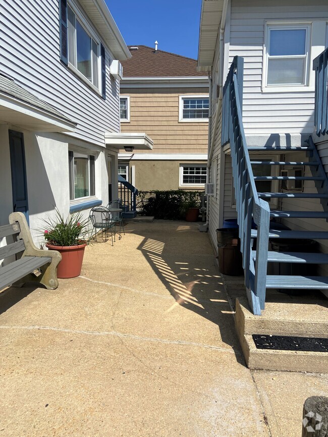 Building Photo - 707 SW Central Ave Unit 707A Rental