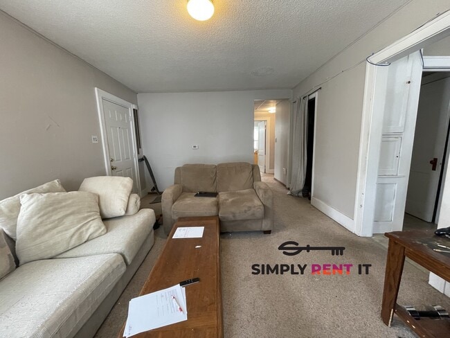 Photo - 3 Bedroom Home on Campus, Free Parking Ava...