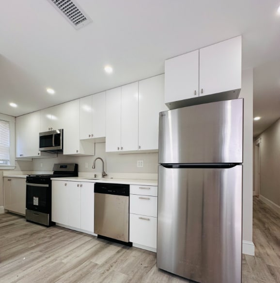 Building Photo - 4 Sumner Sq Unit 1 Rental