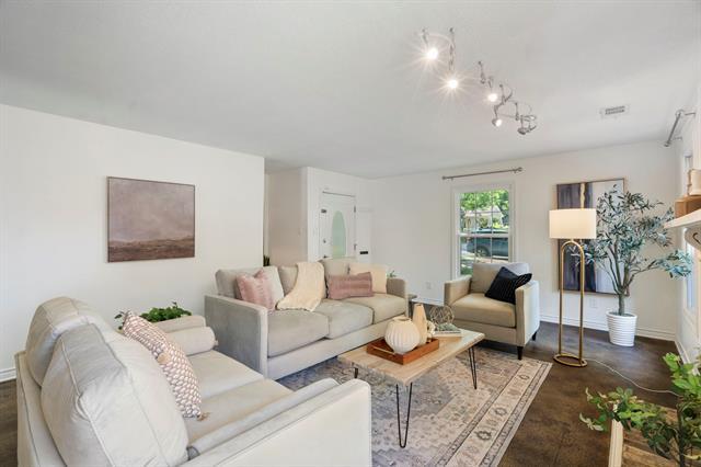 Photo - 5833 Victor St