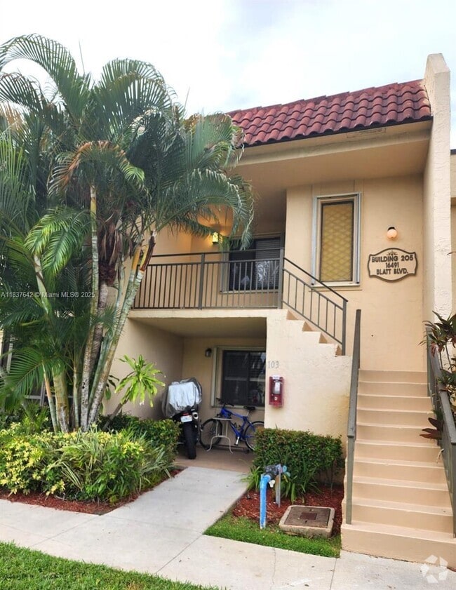 Building Photo - 16491 Blatt Blvd Rental