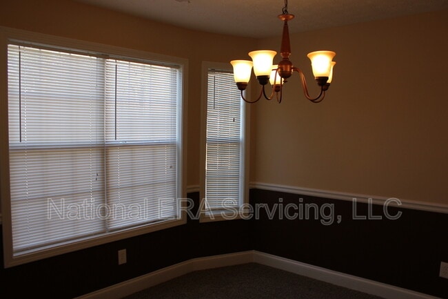 Photo - 350 Cambridge Way