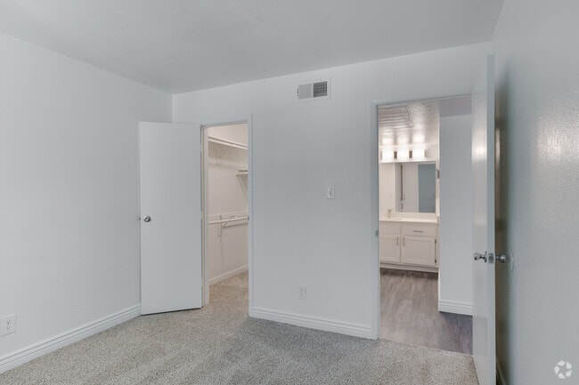 1 habitación, 1 baño - 580 pies cuadrados - Dormitorio