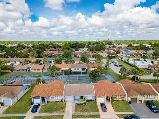 Photo - 1134 Calanda Ave