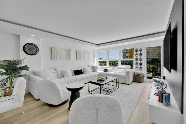 Building Photo - 405 N Ocean Blvd Unit 306
