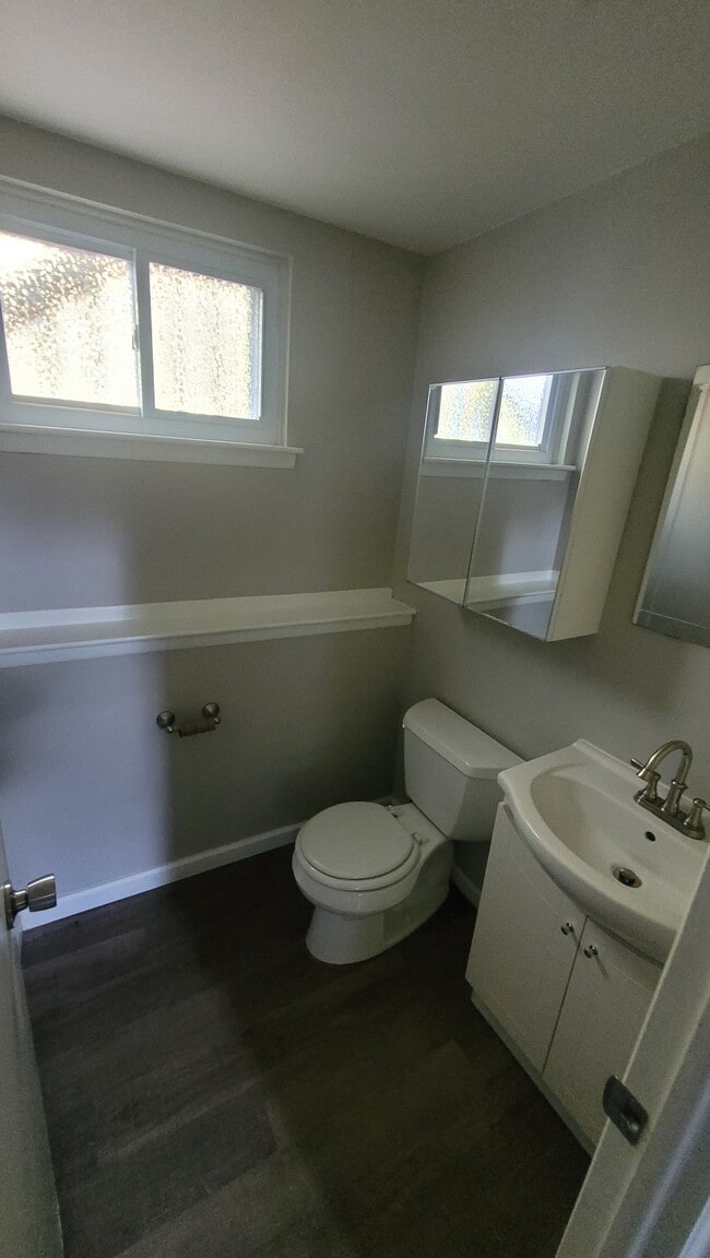 Photo - 2184 Hemlock Dr