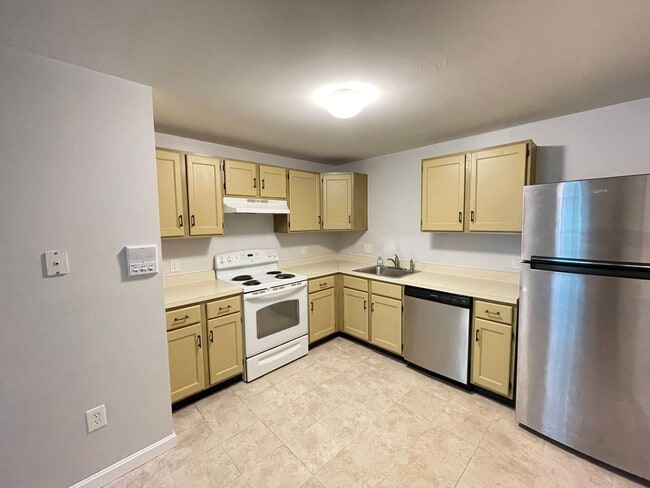Building Photo - 12 East Side Dr Unit 209