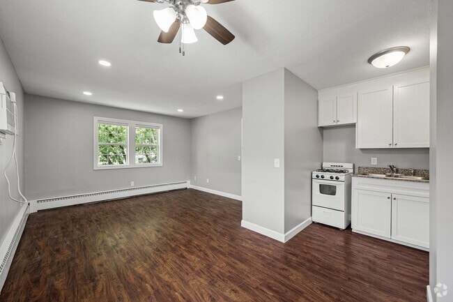 Building Photo - Spacious 1BR/1Bath apartment Available Ear... Unit 6