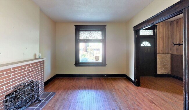 Photo - 2358 Stratford Ave