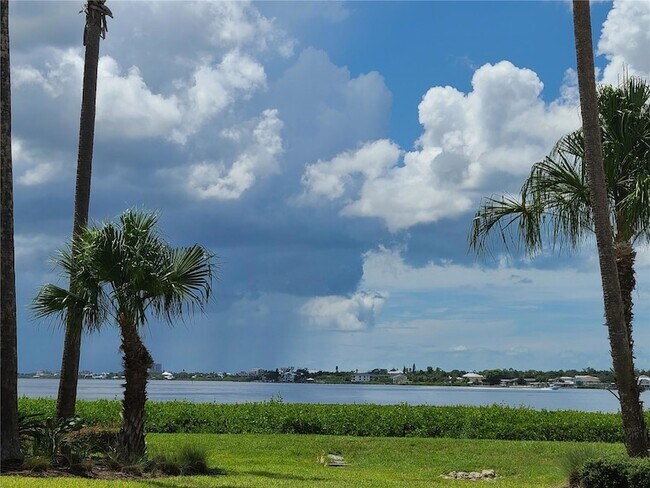 1030 Tidewater Shores Loop Unit 402