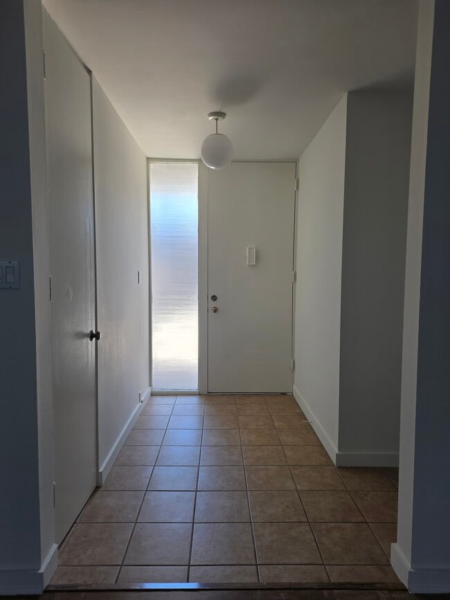 Entrada - 1145 Yale St Unidad Fourteen