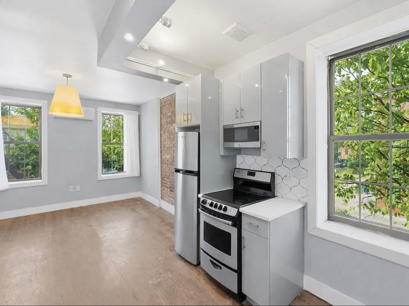 Photo - 417 Throop Ave