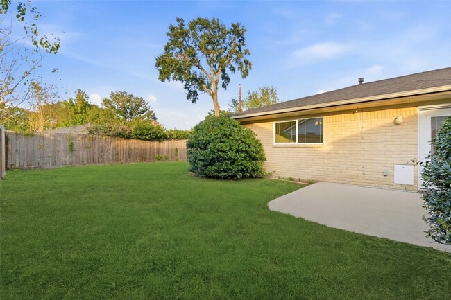 Building Photo - 5814 Viking Dr