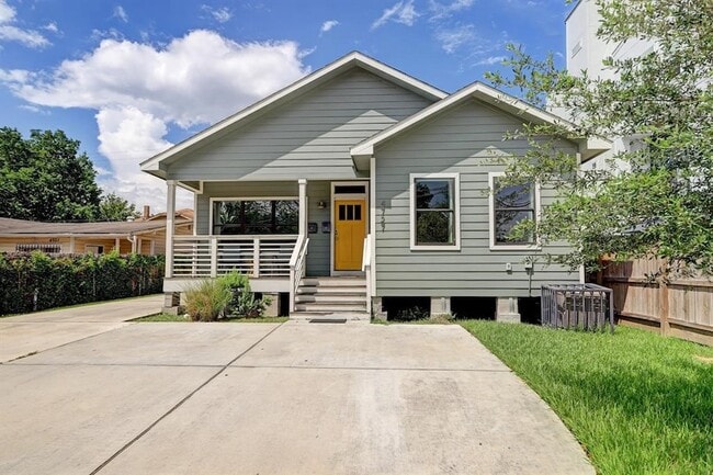 Building Photo - 4727 Bell St Unit B
