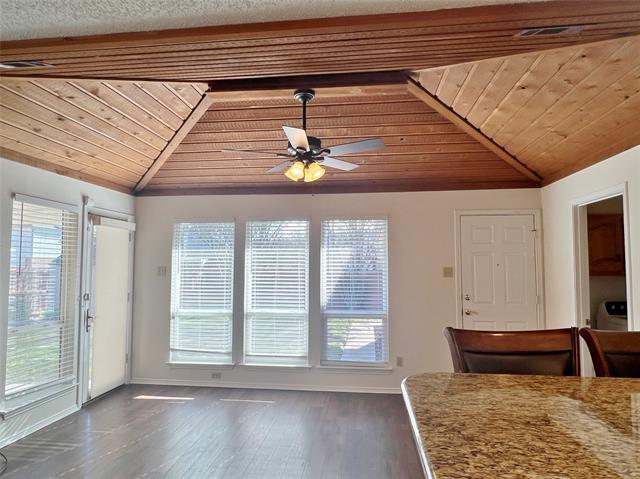 Photo - 906 Moore St