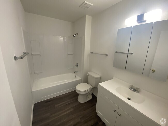 Building Photo - May Availability! Unit B Rental