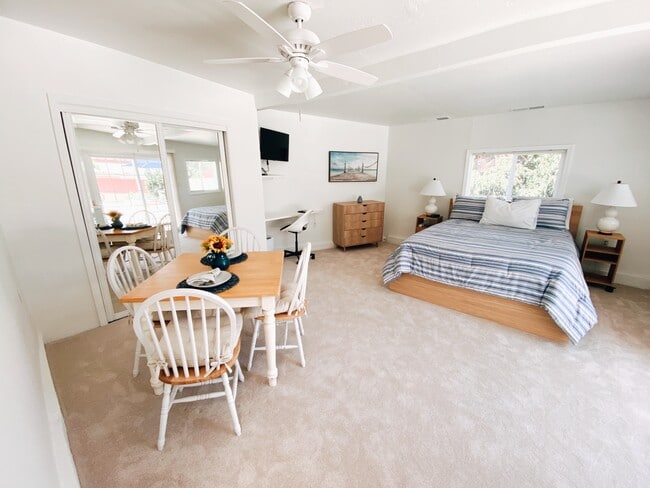 Photo - 2404 Chatsworth Blvd Unidad Studio