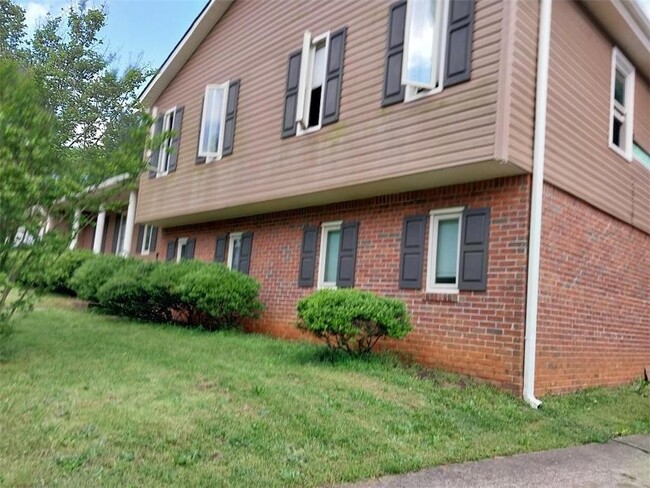 Photo - 1730 Cedar Grove Dr House
