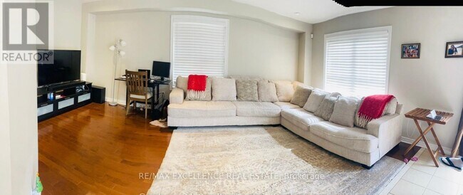 Photo - 17 Fallstar Crescent