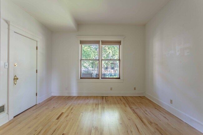 Photo - 2218 Milwaukee Ave Unidad 1