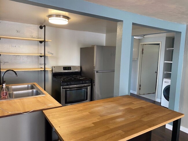 Photo - Little cottage nestled in a street surrounded with natural setting in Fremont Niles area , Availa...