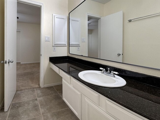 Photo - 31 N Lakeridge Cir