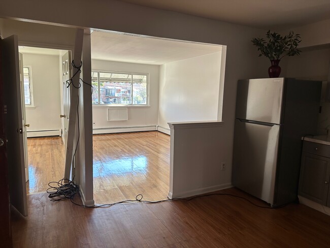 Photo - 715 Saint Lawrence Ave