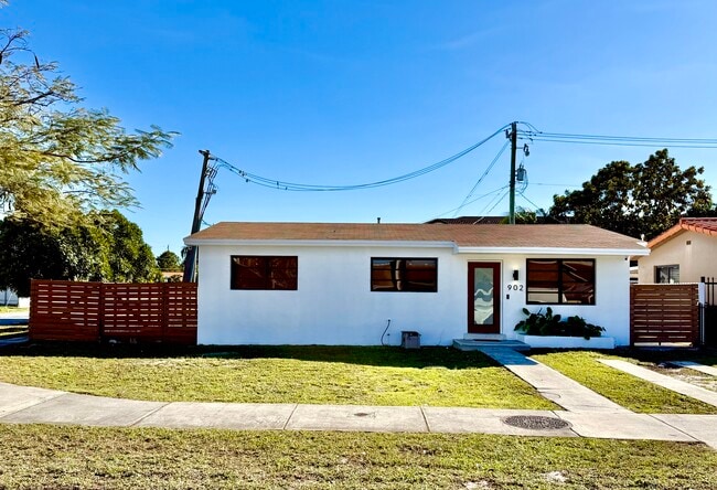 Photo - 902 W 37th St