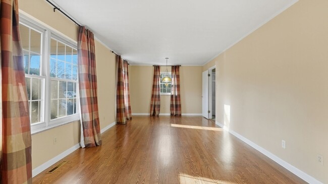 Photo - 3 bedroom Cleveland home!